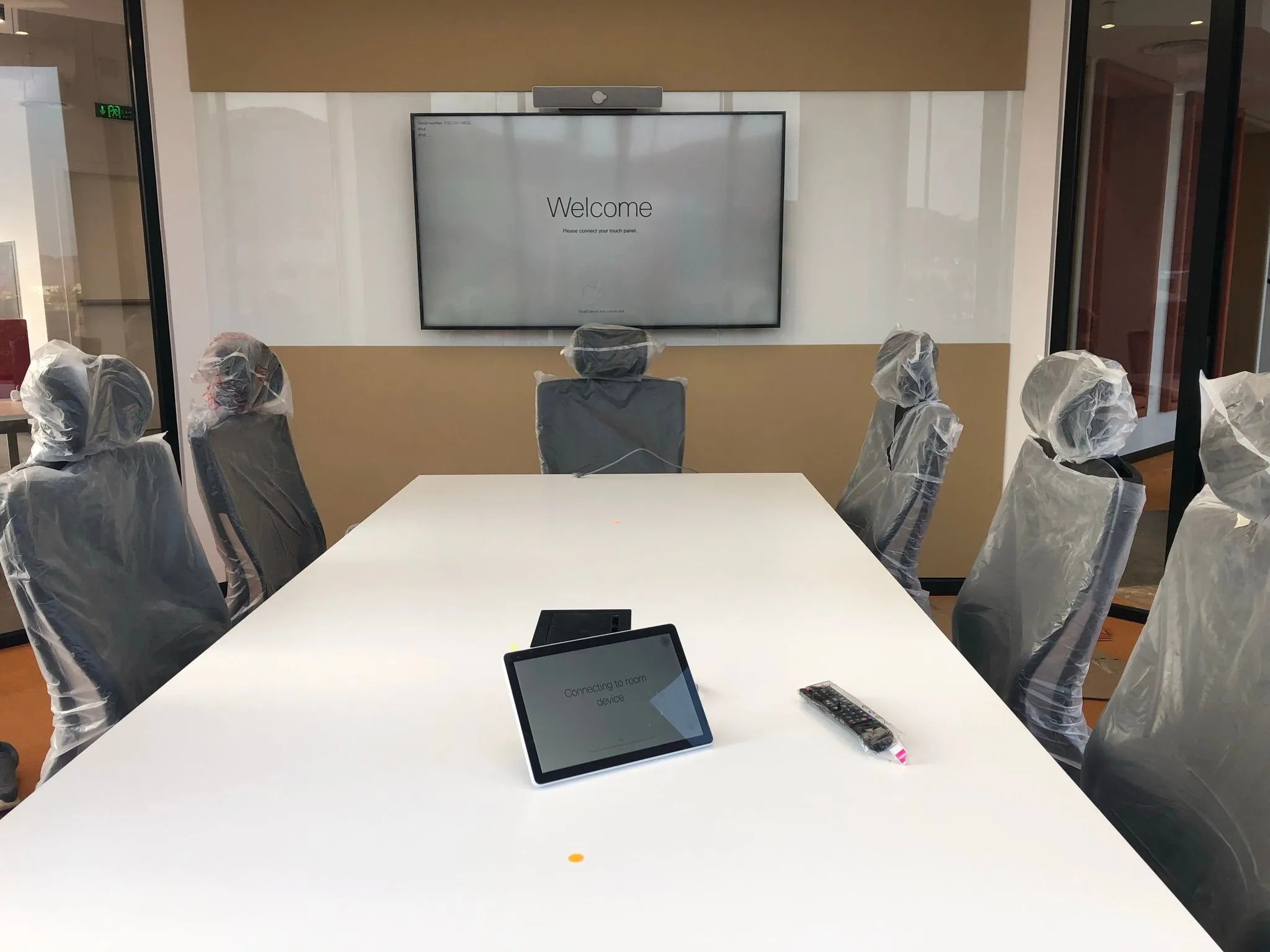 Meeting room with a white table and a display on the wall